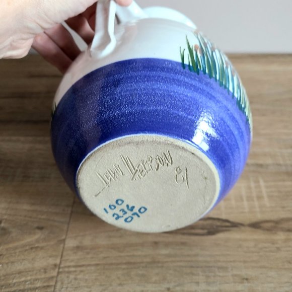 1981 hand made  hand painted ceramic pitcher with goose. Signed by John Herbon - Picture 5 of 9